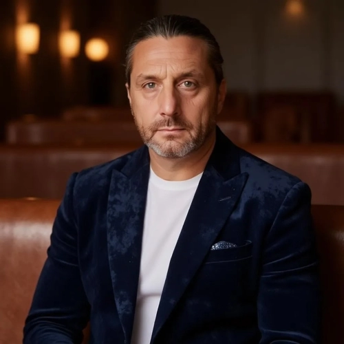 Carriera internazionale Andrea Costa: la filosofia del cantante italiano che ha fatto innamorare l’Est