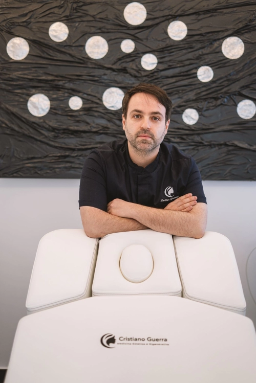 Prevenire è curare: il Dottor Cristiano Guerra e le nuove frontiere della salute dei capelli